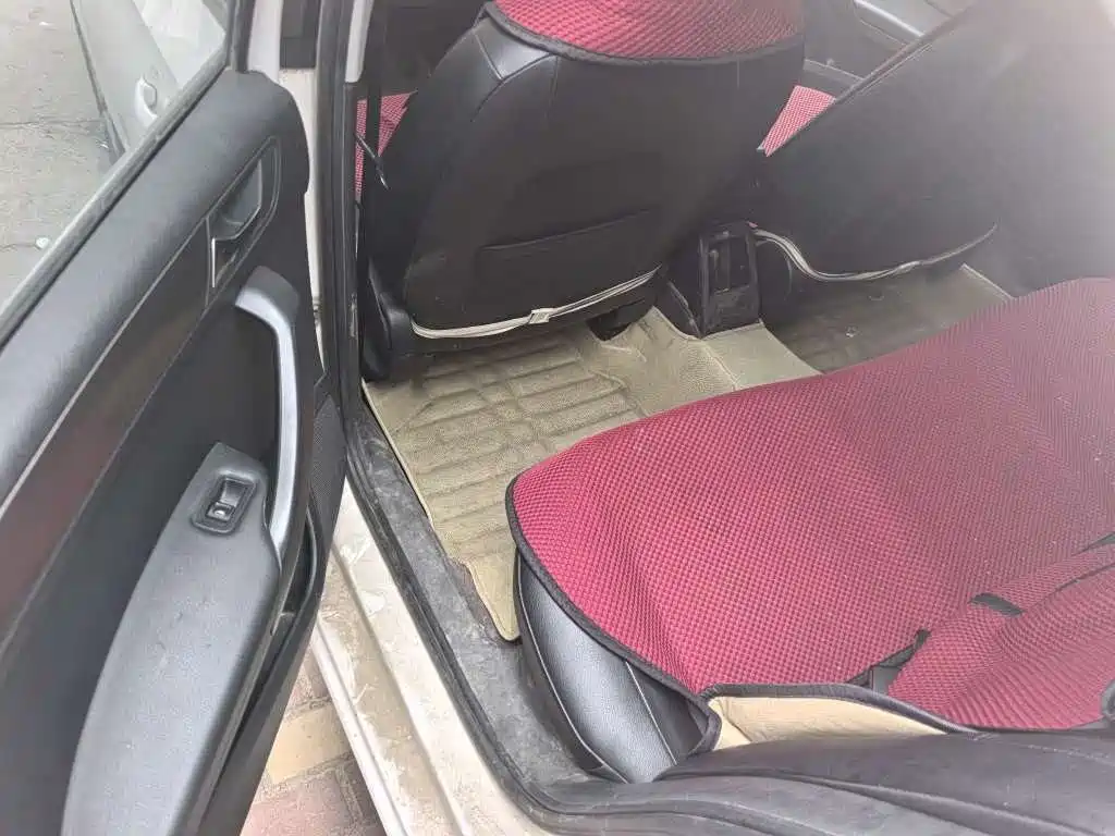 Volkswagen Santana 2013 1.6L Manual Luxury Edition фото 9