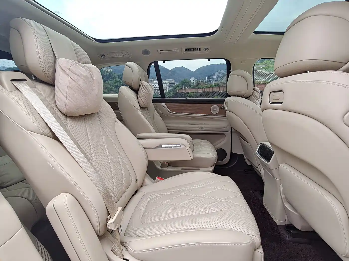AITO Wenjie AITO M9 2024 Extended Range Ultra 42kWh 6-Seater фото 19