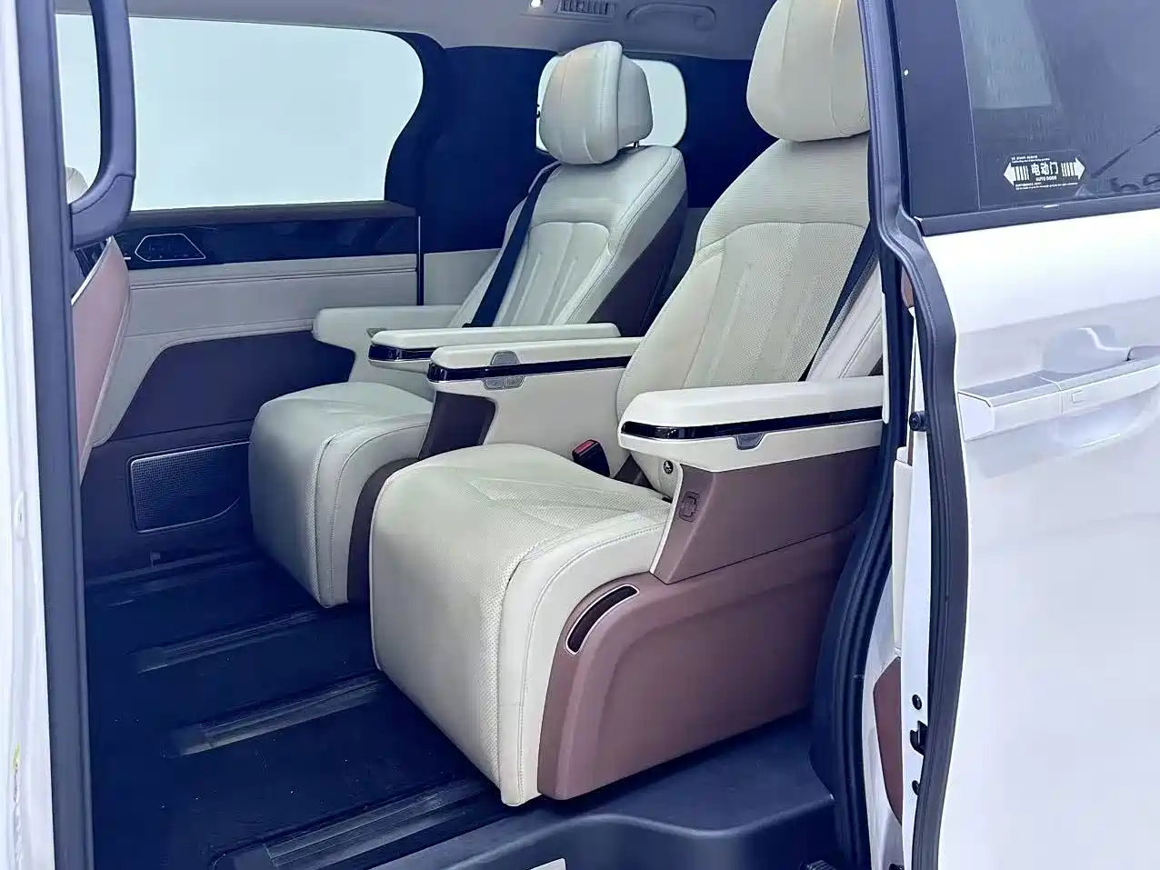 BYD Xia 2025 2025 DM-i 1.5T 180km Surpass Edition