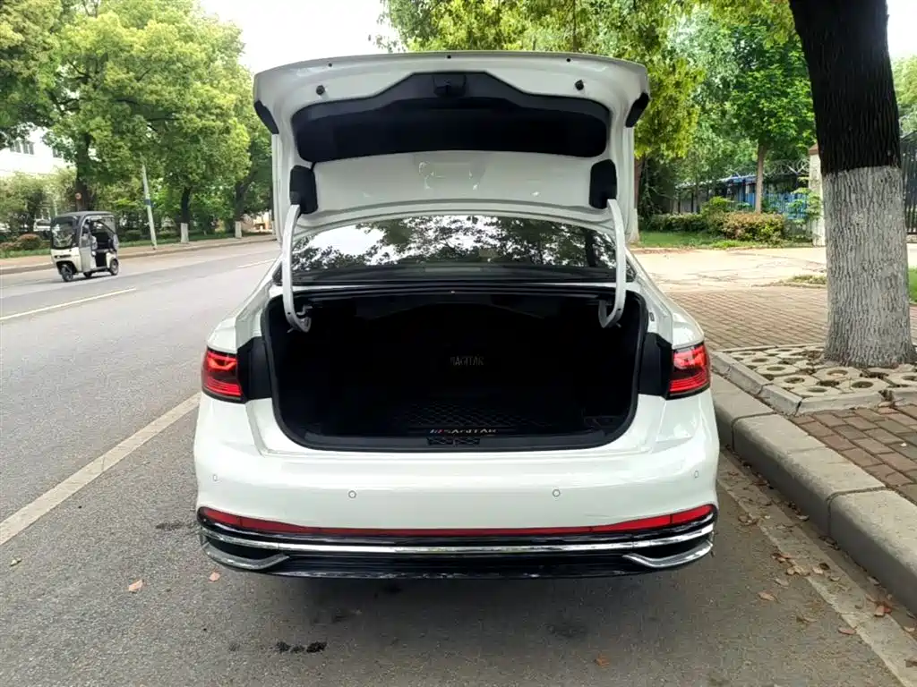 Volkswagen Sagitar 2023 300TSI DSG Surpassing Edition фото 19