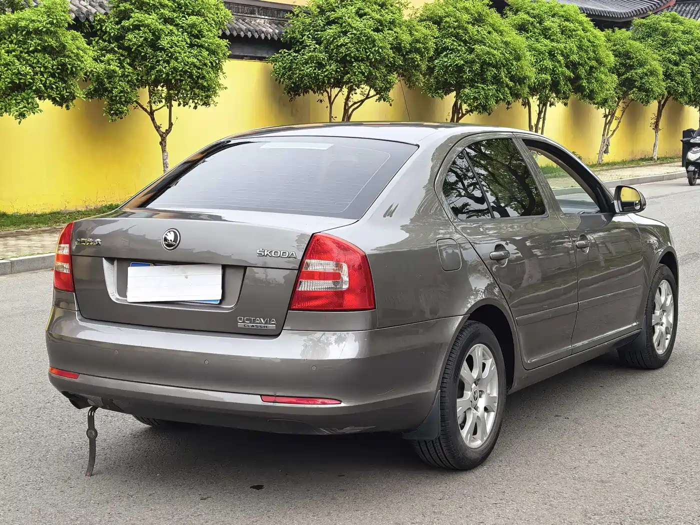 Škoda Octavia 2015 Classic 1.6L Automatic Elite Edition фото 16