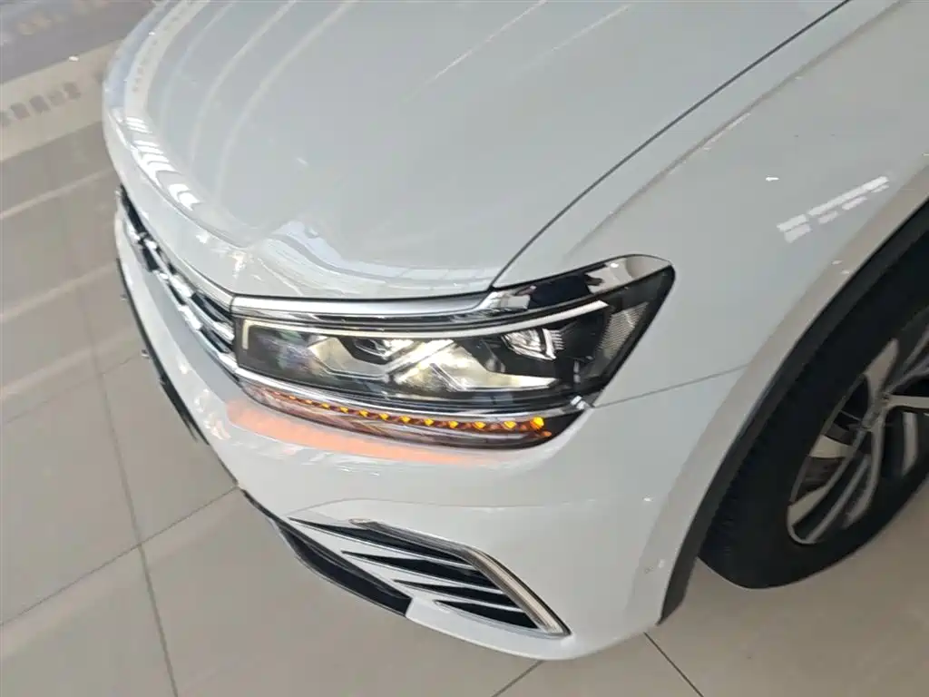 Фото 24 - Volkswagen Tiguan L PHEV
