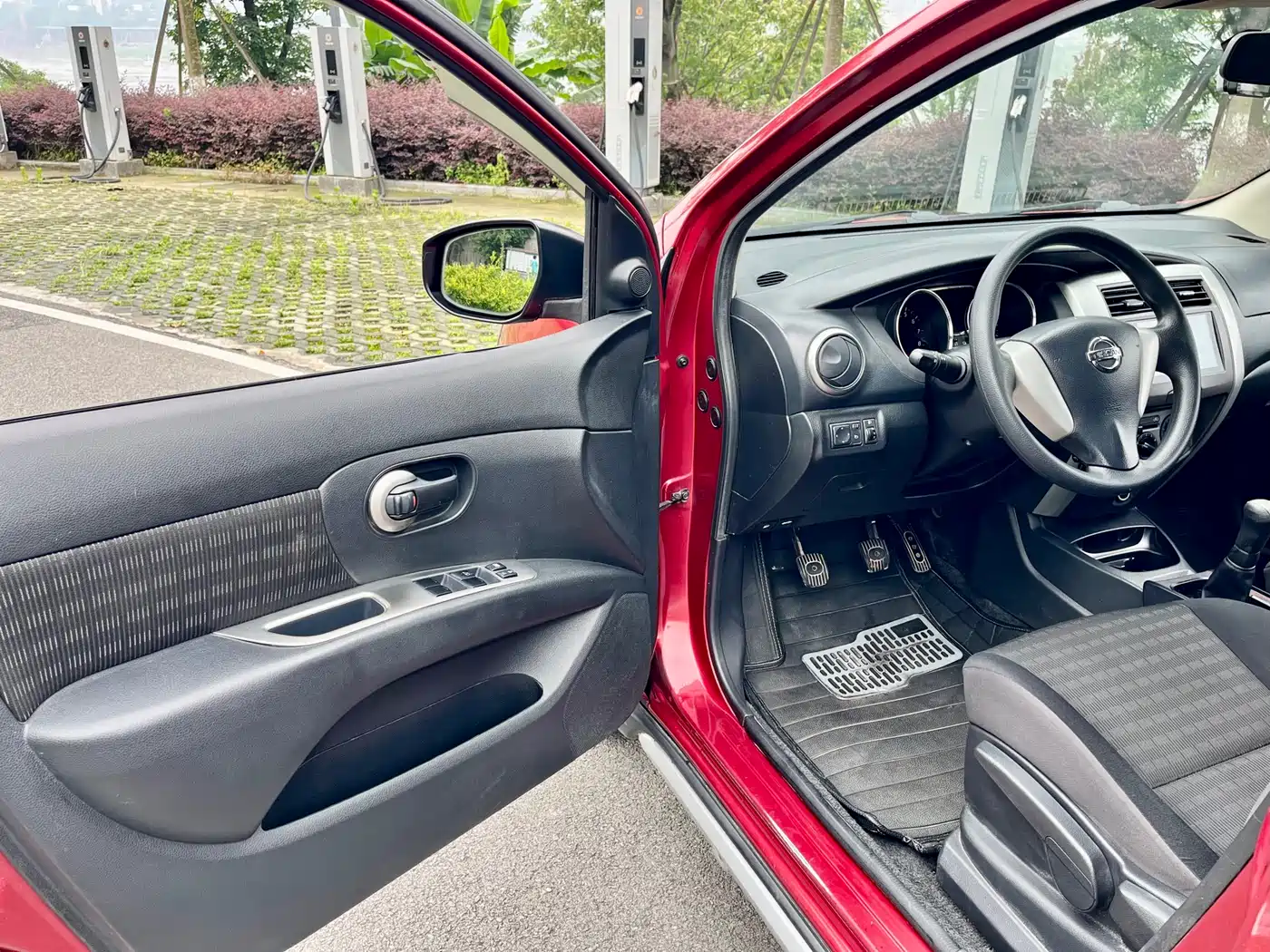 Nissan Livina 2014 2013 Sharp 1.6XL Manual Comfort