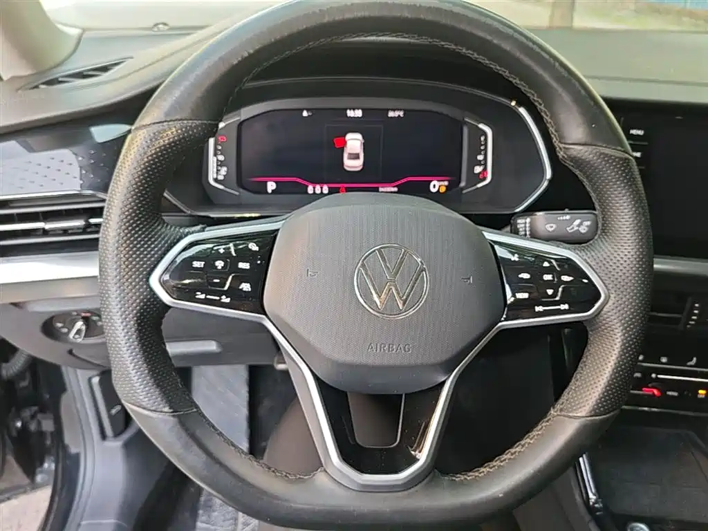Volkswagen Passat 2023 330TSI Luxury Edition фото 11