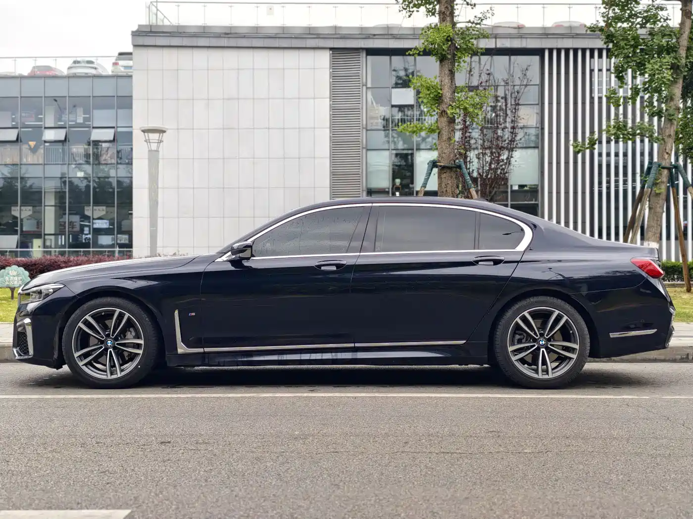 BMW 7 Series 2021 Model 730Li M Sport Package фото 3
