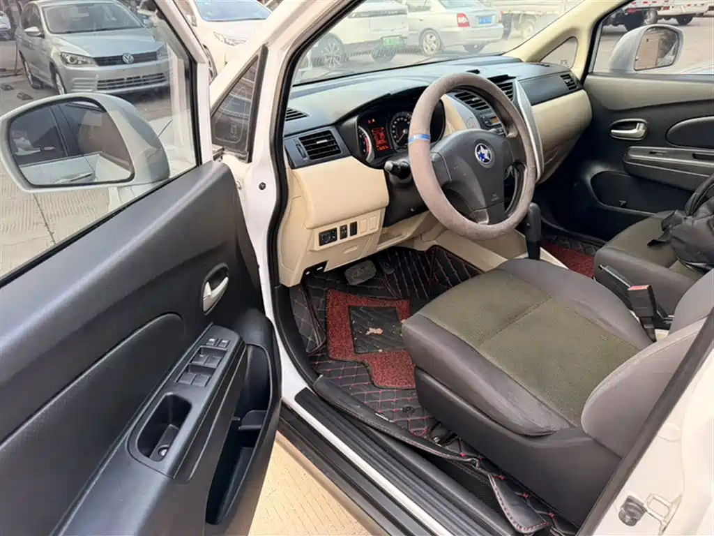 Venucia R50 2015 2014 1.6L Automatic Exciting Edition