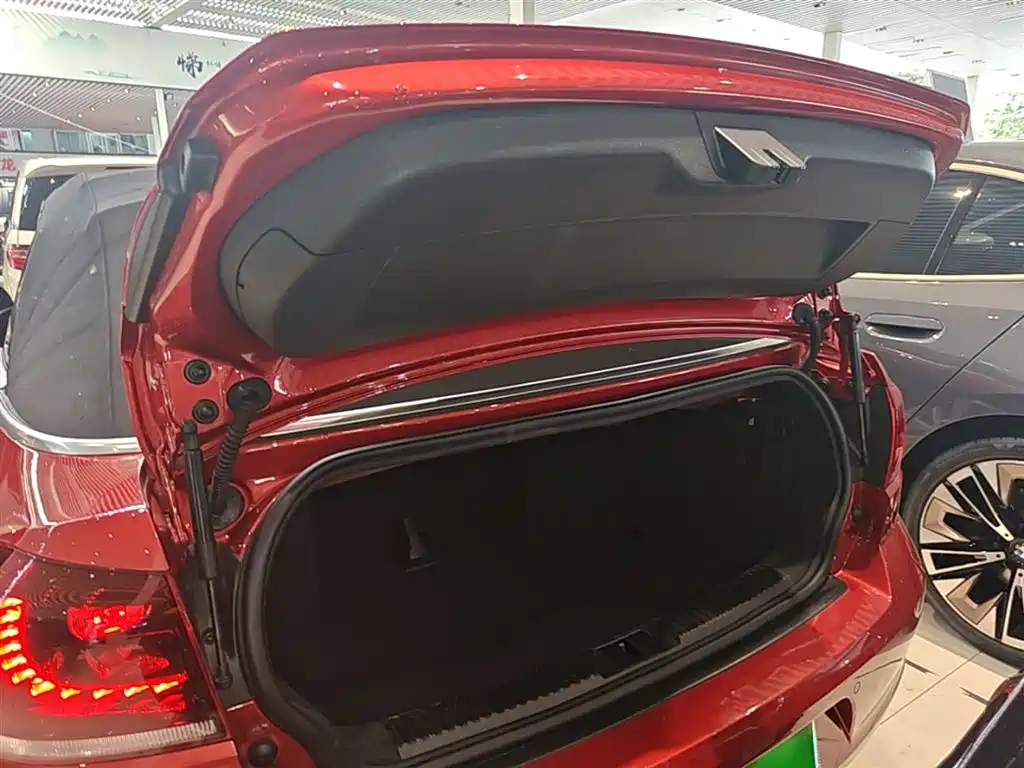 Volkswagen Golf (Import) 2012 1.4TSI Luxury Convertible Edition фото 19