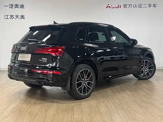 Audi Q5L 2025 45th Anniversary Edition 45 TFSI Luxury Sport — фото 4