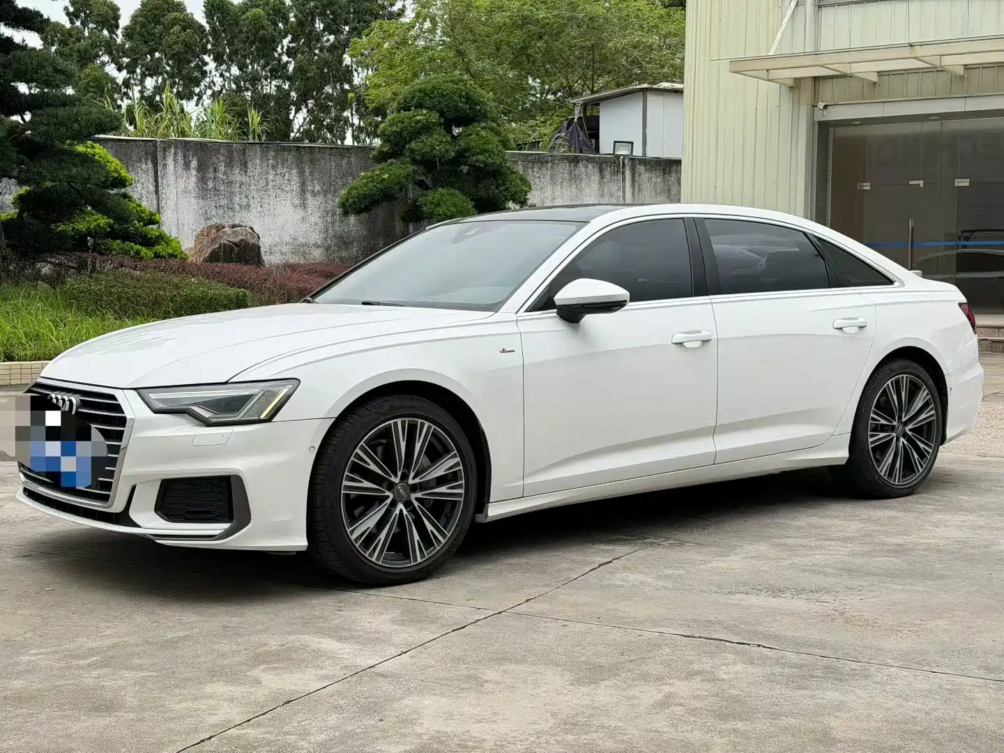 Фото 1 - Audi A6L