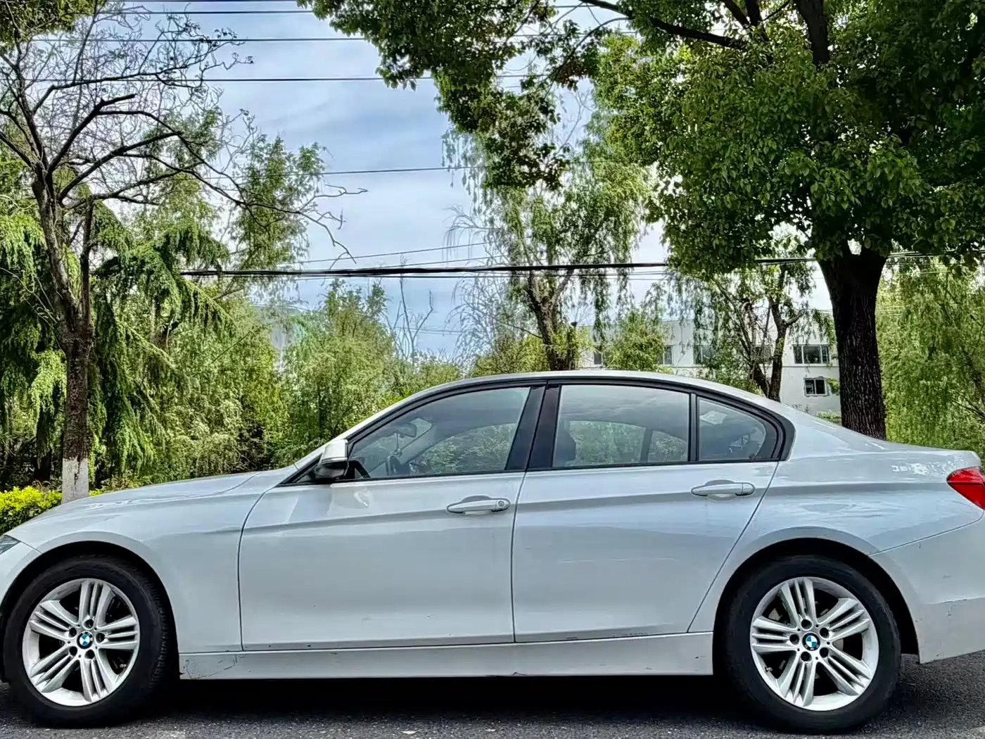 BMW 3 Series 2018 318i фото 3