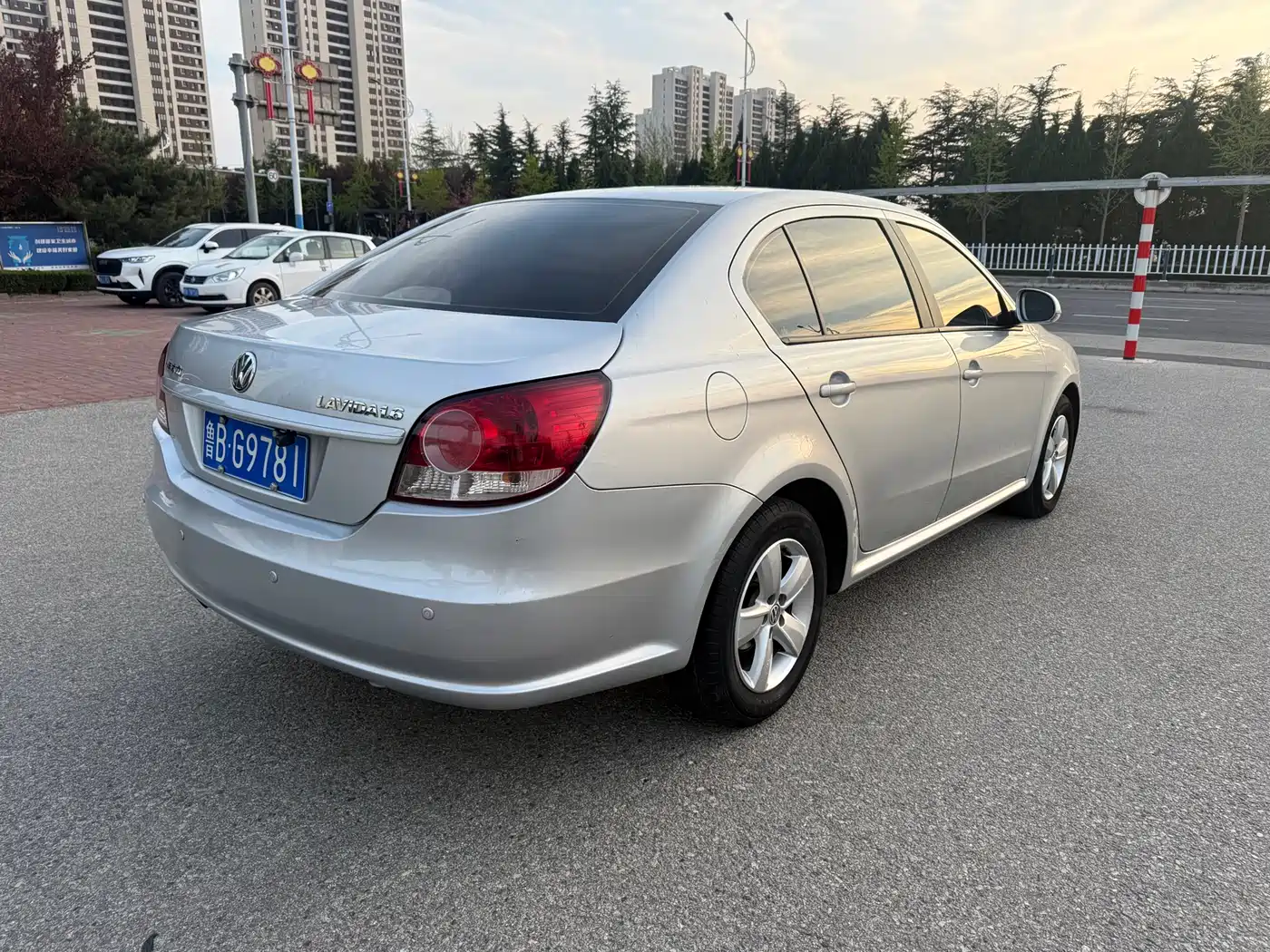 Volkswagen Lavida 2013 1.6L Manual Trend Edition фото 4