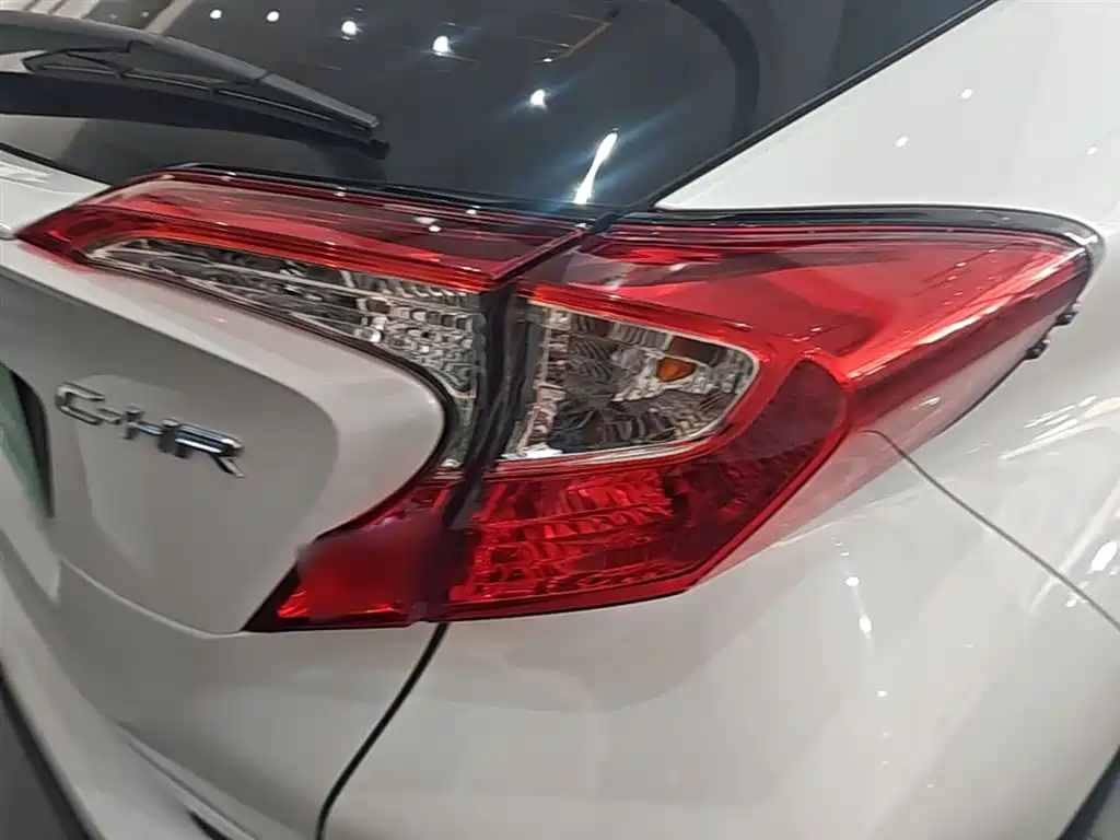 Toyota C-HR 2022 2.0L Leading Edition фото 8