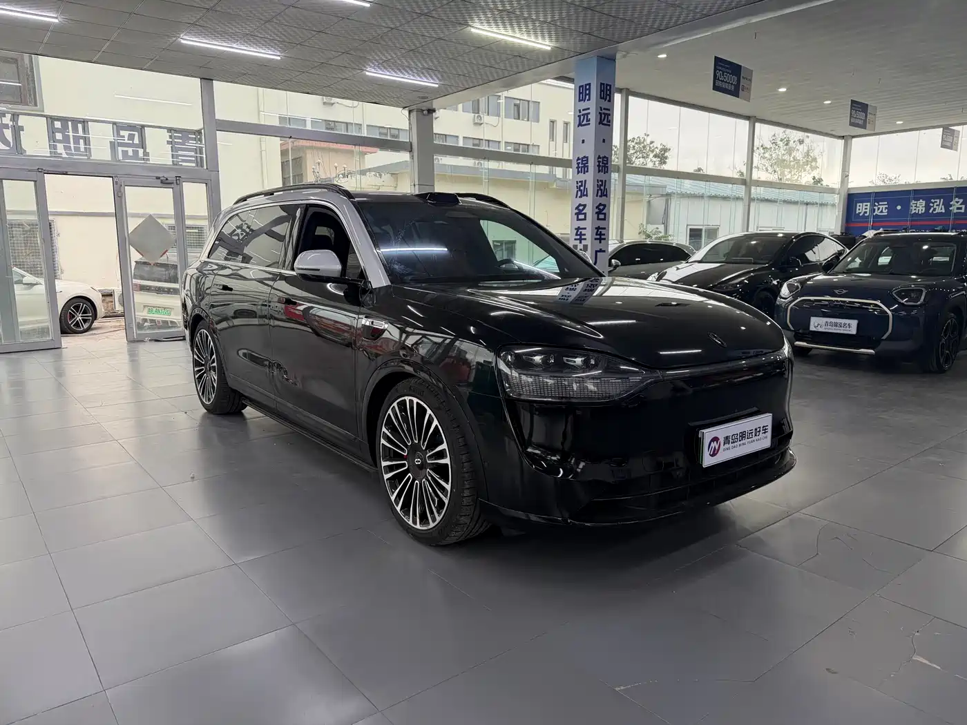 AITO Wenjie AITO M9 2025 Extended Range Ultra 52kWh 6-Seater фото 3