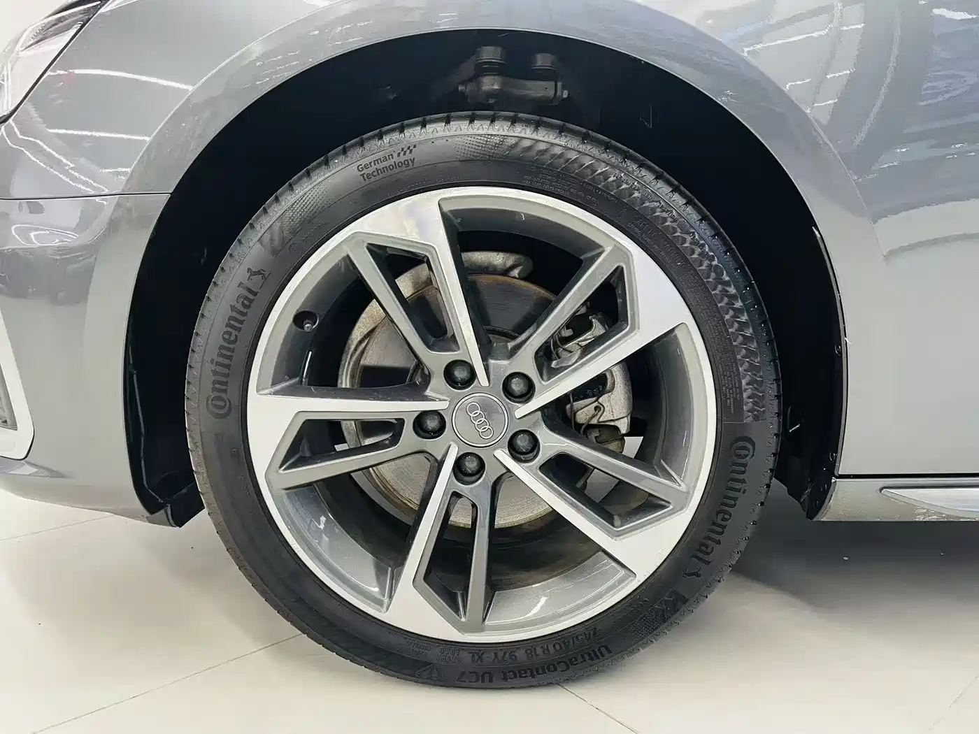 Audi A4L 2020 40 TFSI Fashion Dynamic Edition фото 3