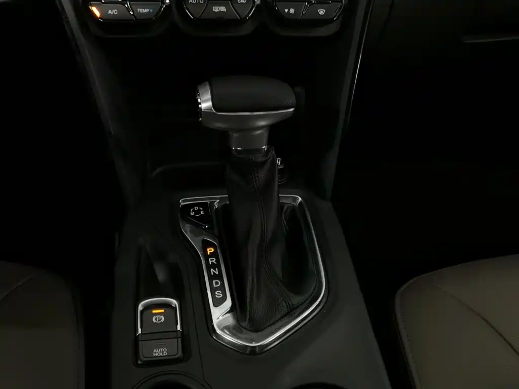 GAC Trumpchi Trumpchi GS4 2017 235T Automatic 2WD Luxury Smart Connected Edition фото 13