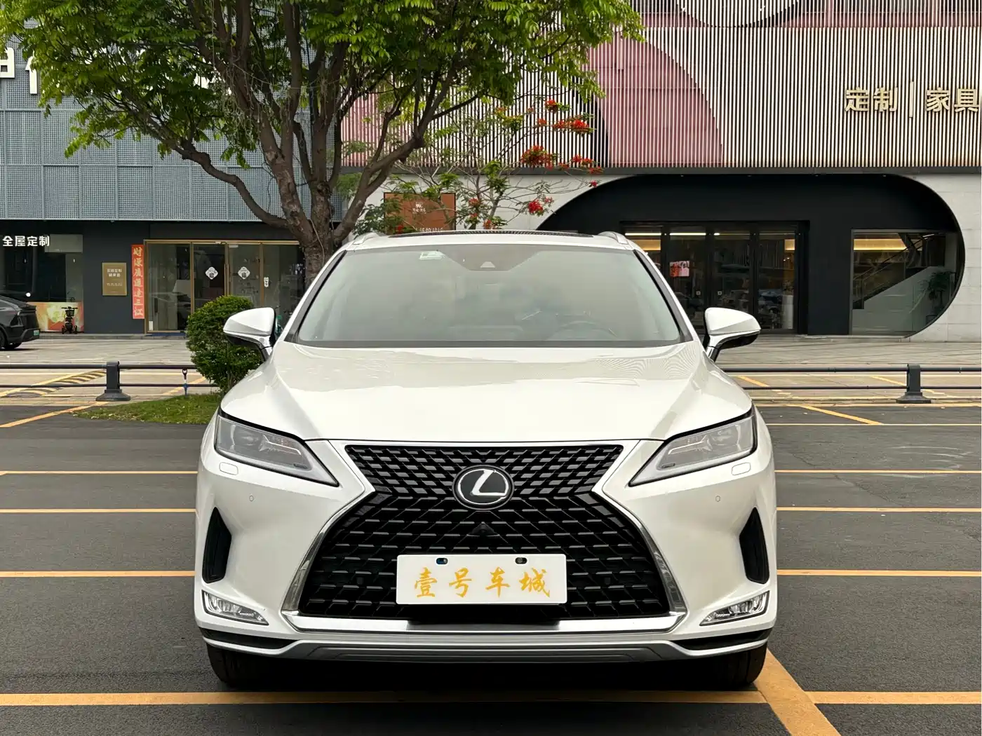Lexus RX 2020 Facelift 300 2WD Comfort Edition фото 2