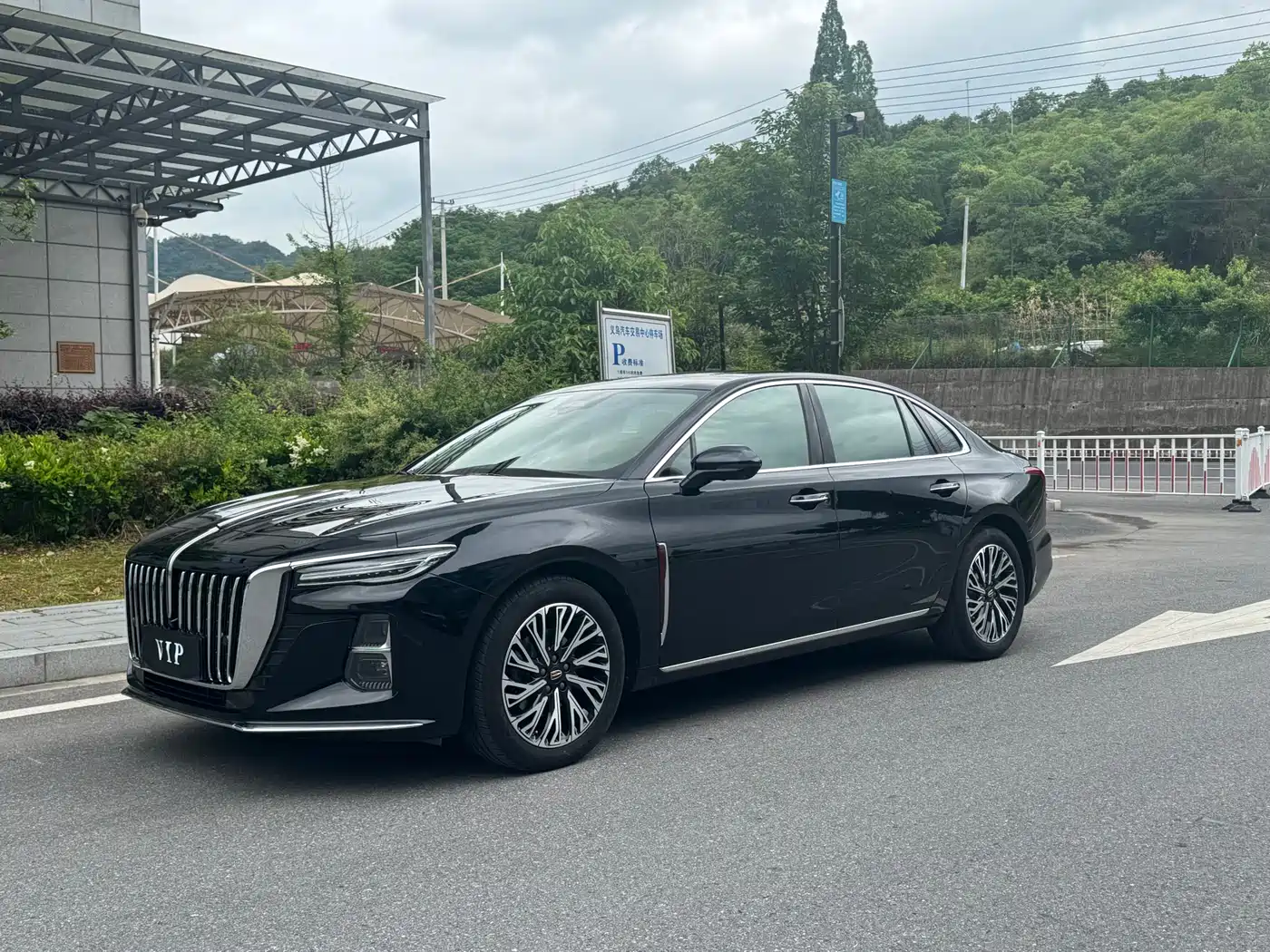 Hongqi H5 2024 2.0T Automatic Smart Connect Flag Smooth Edition фото 3