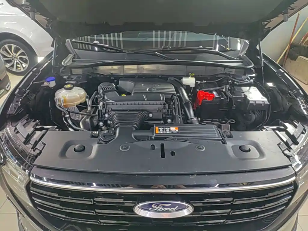 Фото 20 - Ford Edge