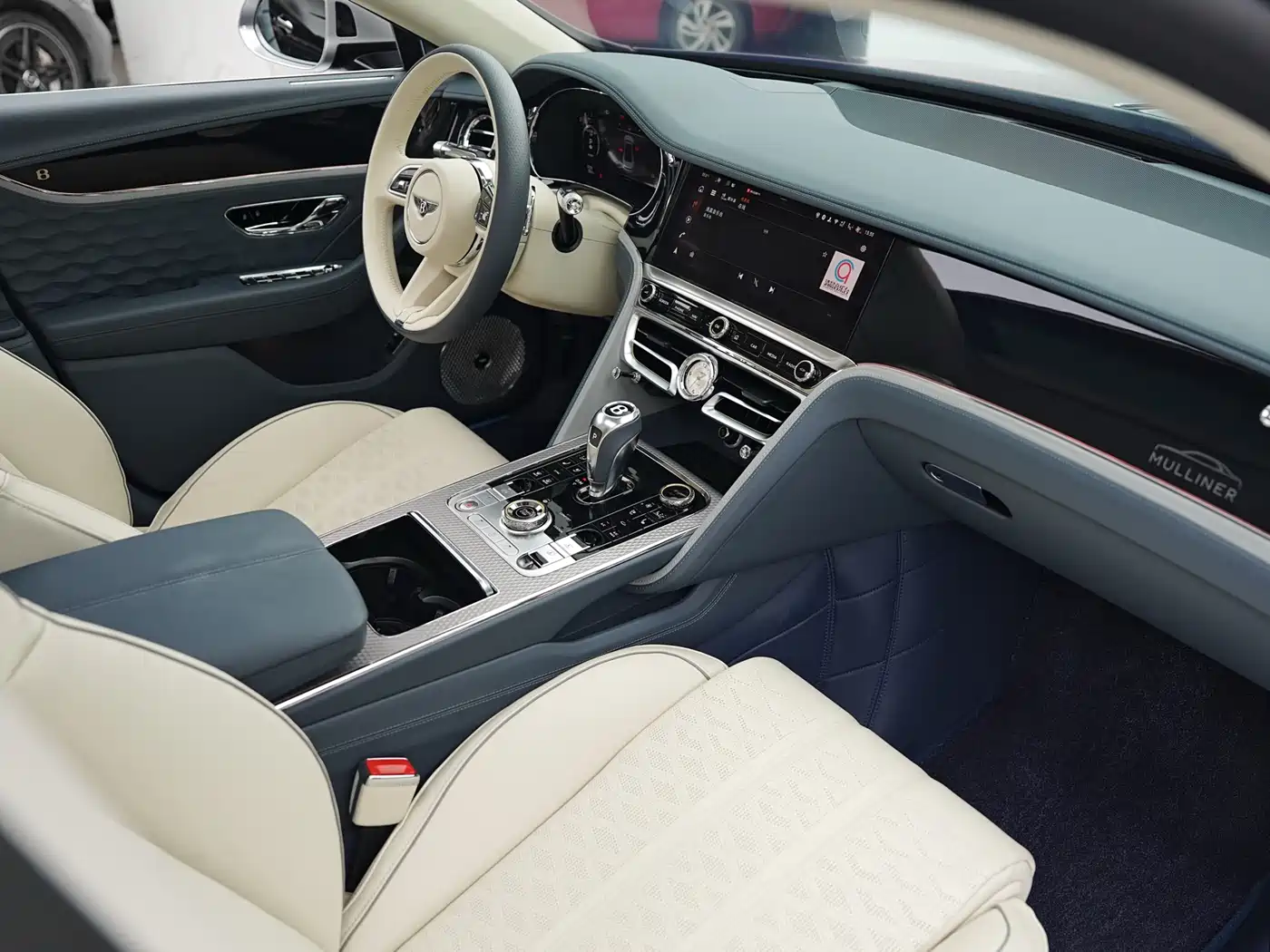 Bentley Flying Spur Plug-in Hybrid 2025 Model Year 4.0T V8 Mulliner фото 11