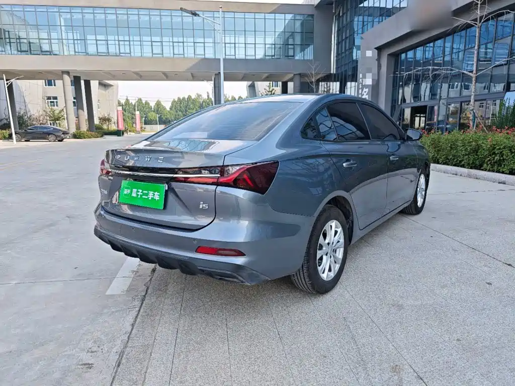 Фото 7 - Roewe i5