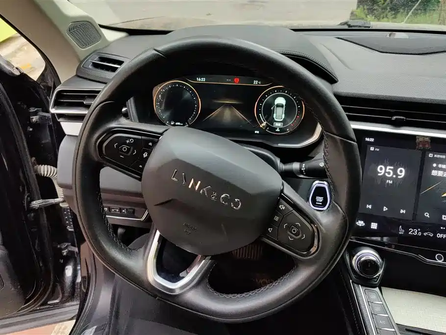 Lynk & Co 01 2021 2.0TD 2WD Pro фото 15