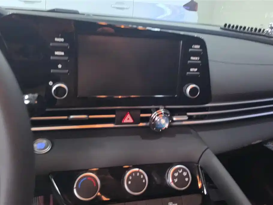Hyundai Elantra 2023 1.5L CVT GLX Elite Edition фото 13