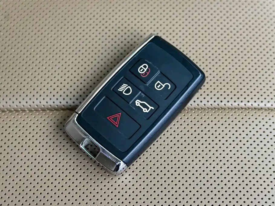 Land Rover Range Rover 2023 3.0 L6 360PS Golden Age Edition фото 37