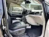 Фото 20 - Chrysler Pacifica PHEV