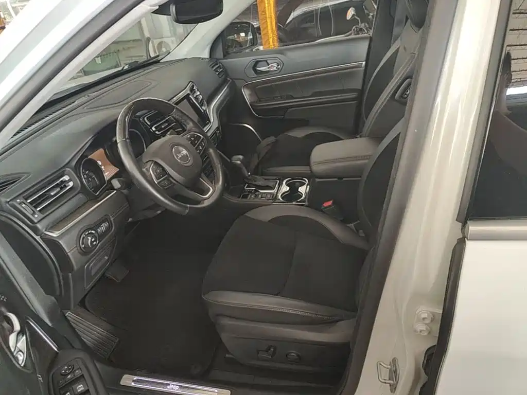 Jeep Grand Commander 2019 2018 2.0T 4WD Royal Edition (China V)