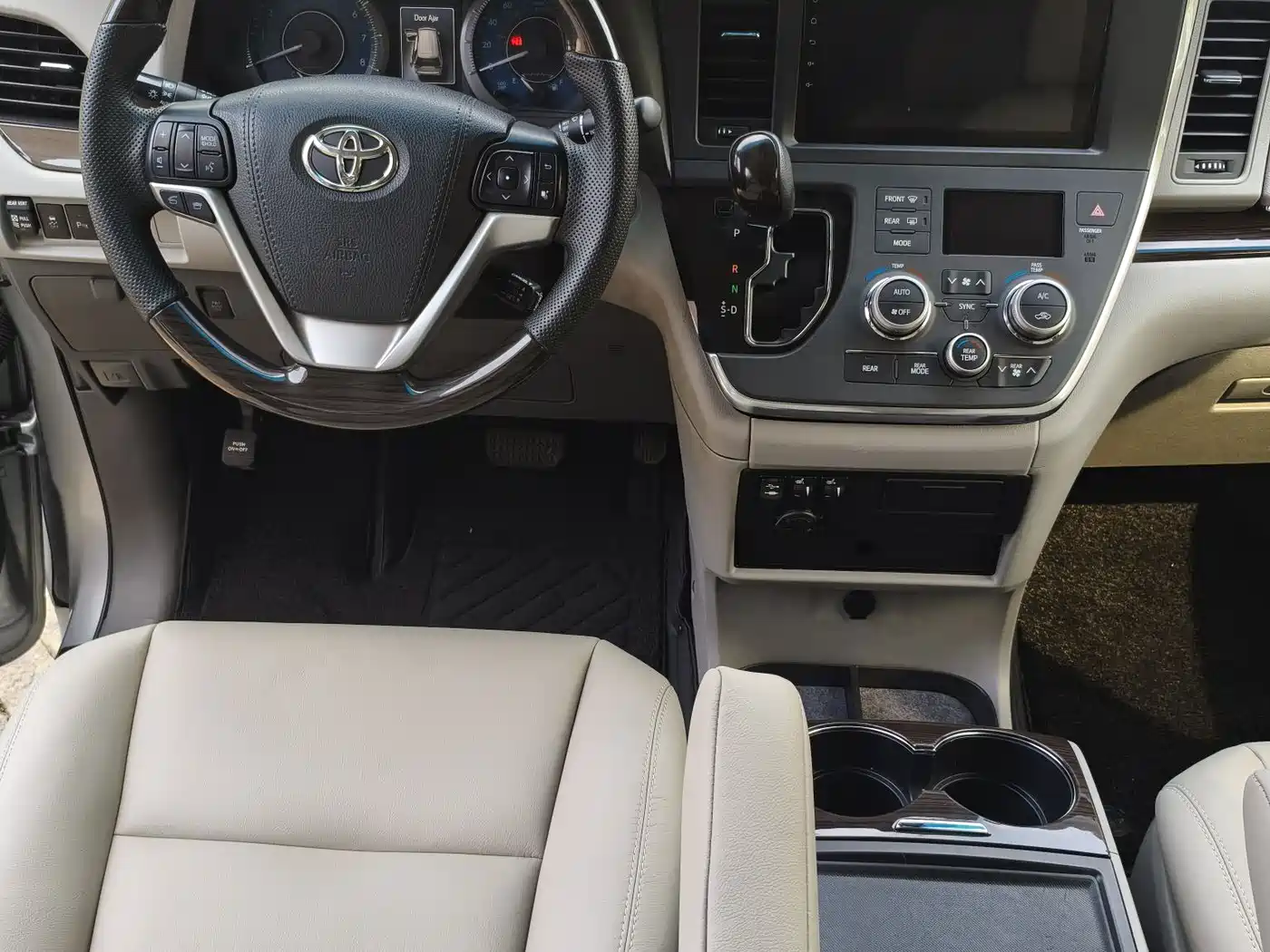 Toyota Sienna 2015 3.5L 2WD LE фото 7