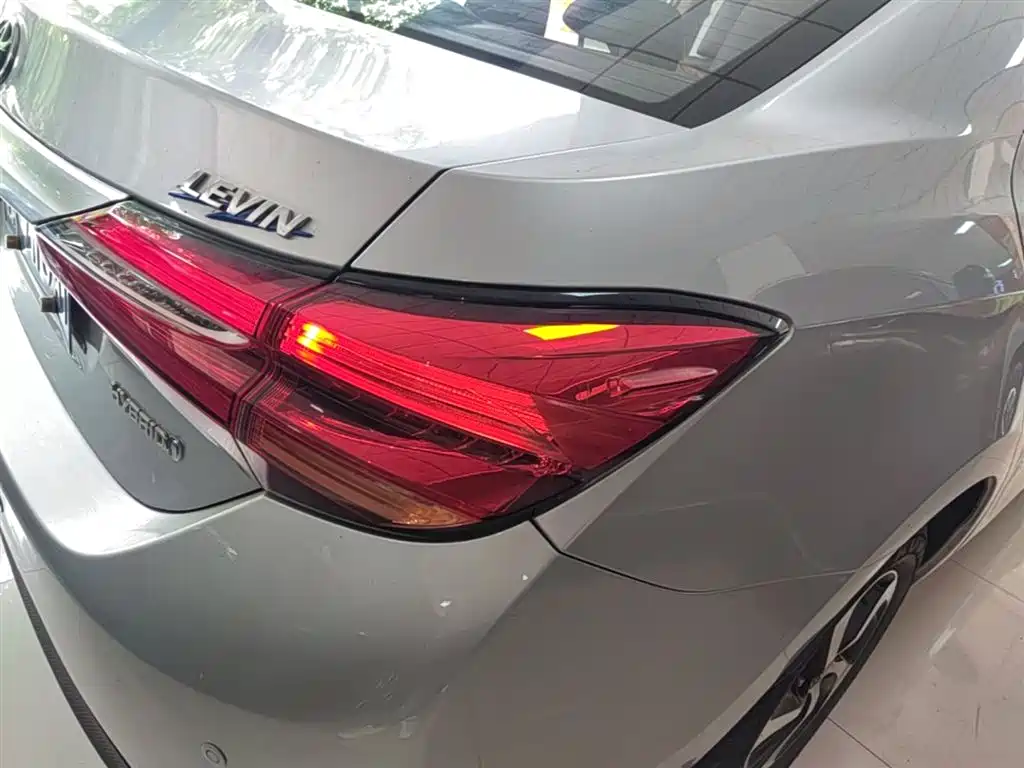 Toyota Levin 2017 Facelift Hybrid 1.8H GS E-CVT Elite Sunroof Edition China V фото 8