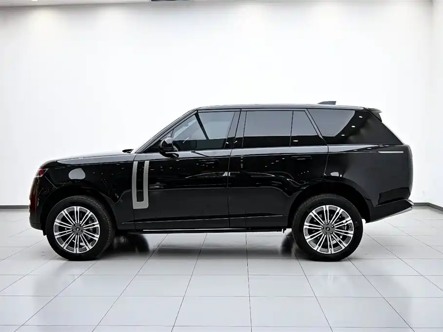 Land Rover Range Rover 2023 3.0 L6 360PS Golden Age Edition фото 5
