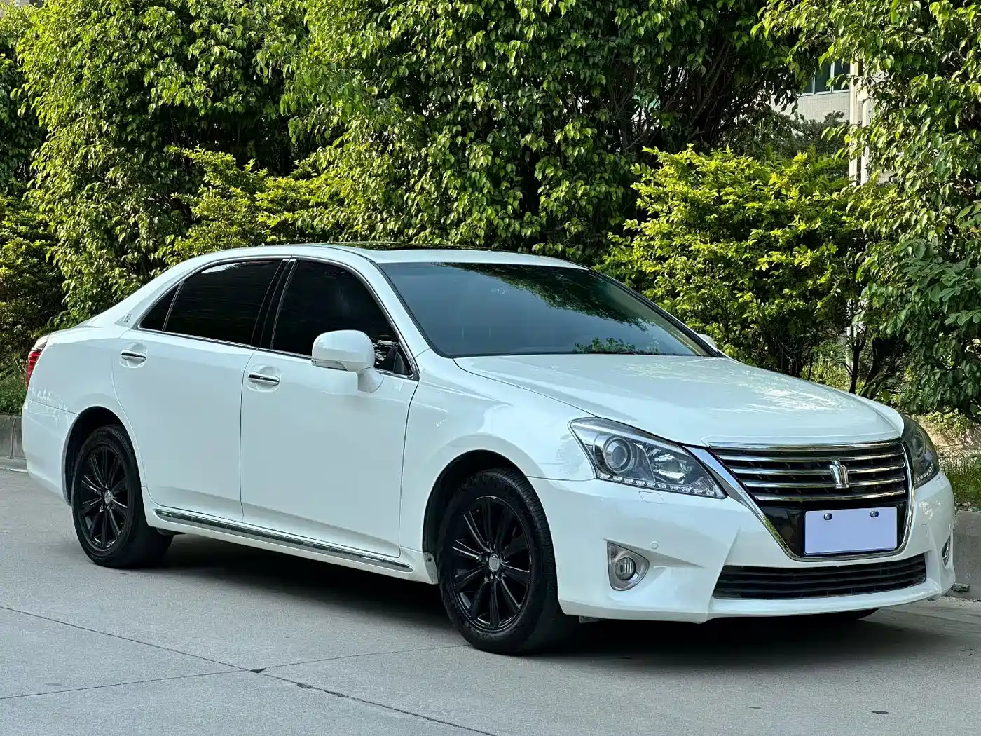 Toyota Crown 2012 2.5L Royal Leather Edition фото 3