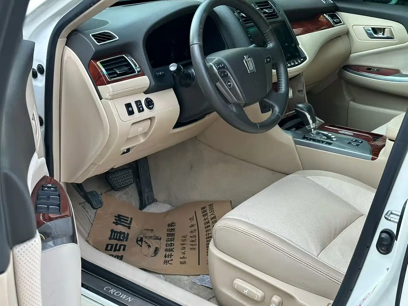 Toyota Crown 2012 2.5L Royal Leather Edition фото 7