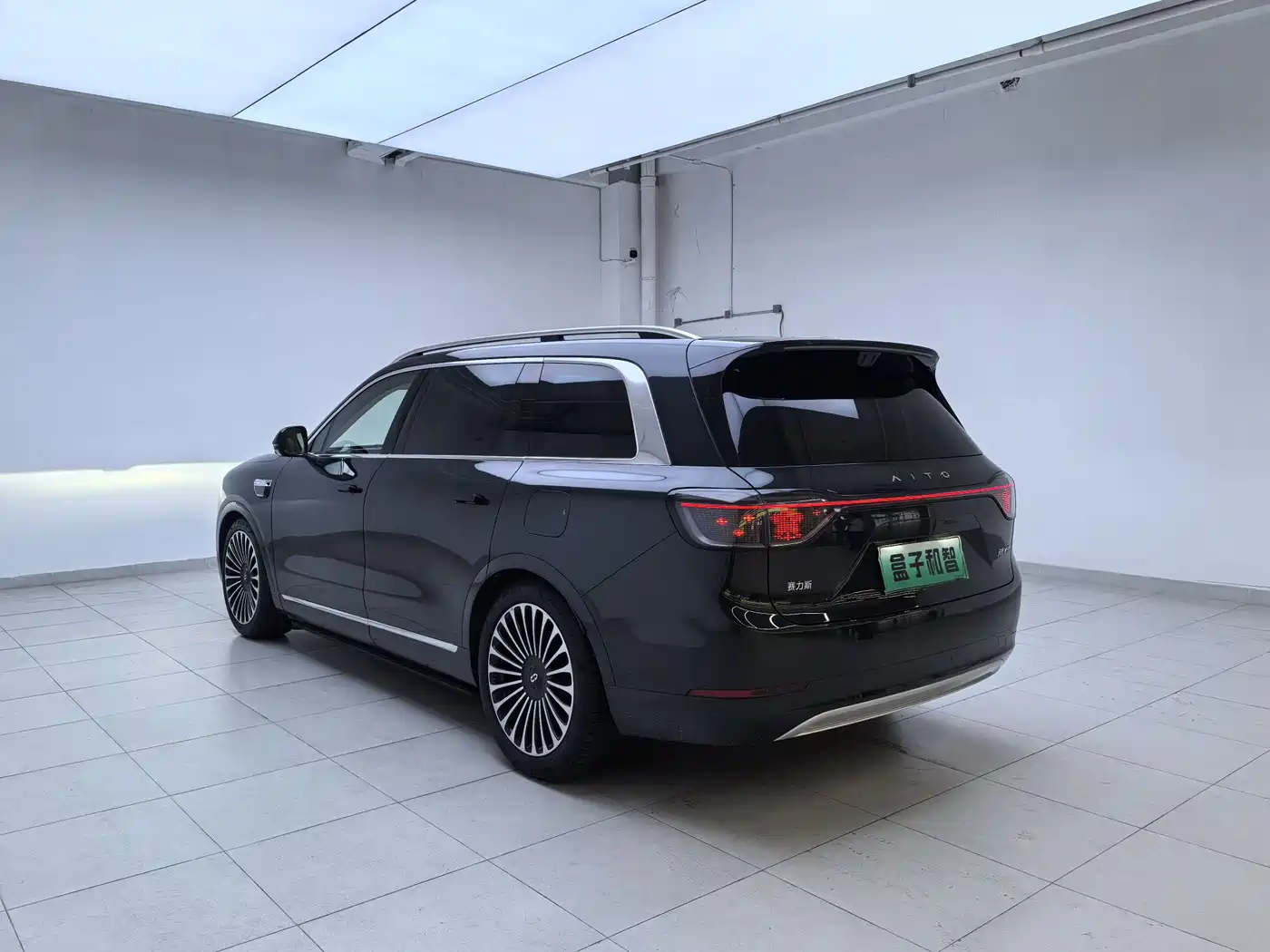 AITO Wenjie AITO M9 2025 Pure Electric Ultra 100kWh 6-Seater фото 12