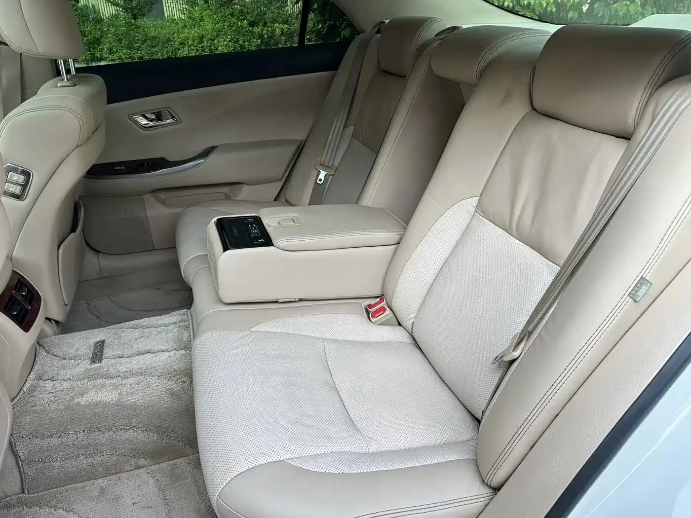 Toyota Crown 2012 2.5L Royal Leather Edition фото 11