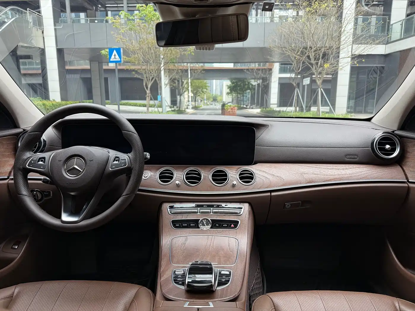 Mercedes-Benz E-Class 2018 E 300 L Luxury фото 9