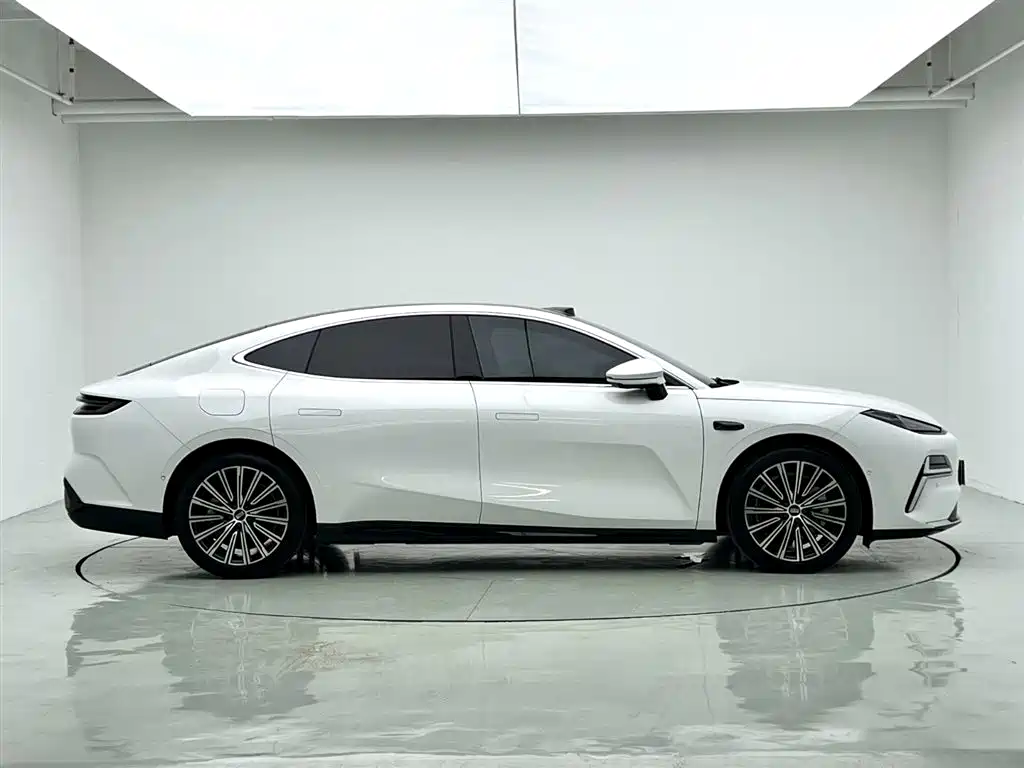Geely Galaxy Galaxy Xingyao 8 2025 130km EM-P Starship Edition фото 7
