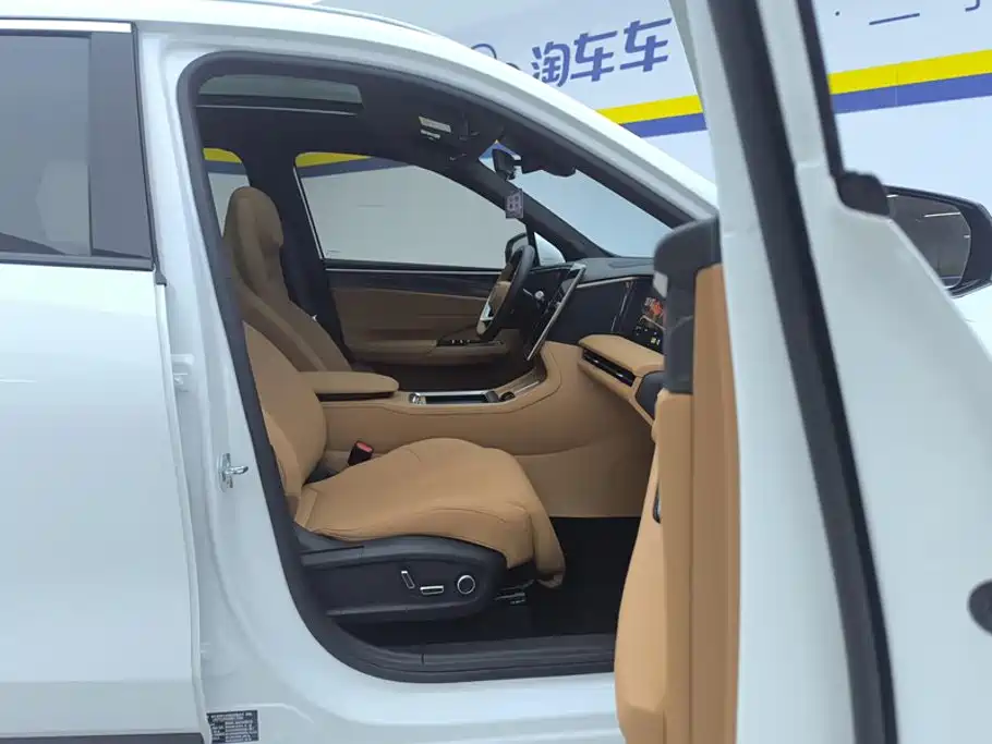 Geely Galaxy Galaxy L7 2025 2025 EM-i 115km Explorer+ Edition