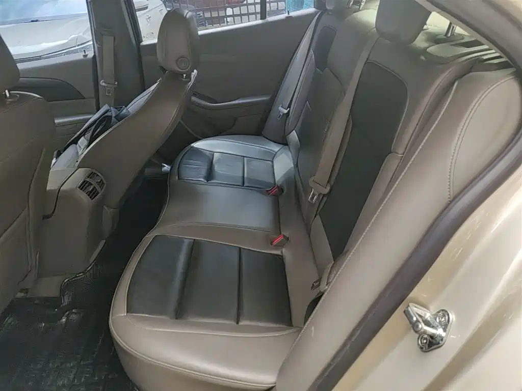 Chevrolet Malibu 2014 2.0L Automatic Luxury фото 16