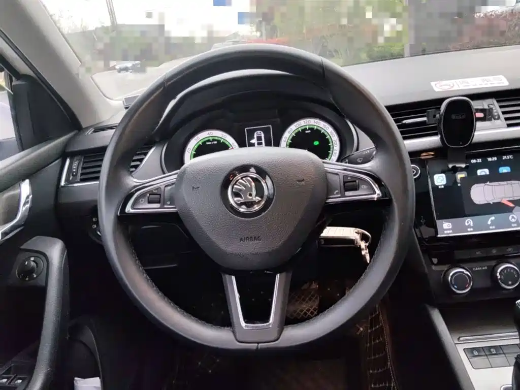 Škoda Octavia 2018 TSI230 DSG Luxury Edition фото 5