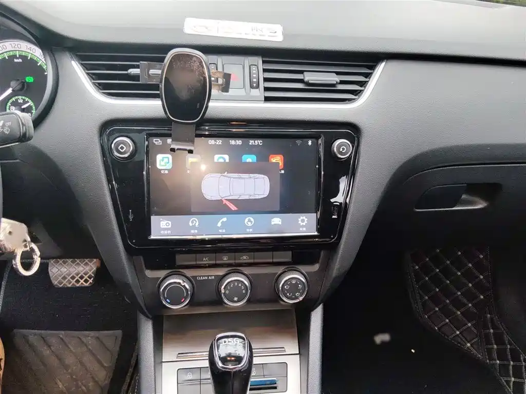 Škoda Octavia 2018 TSI230 DSG Luxury Edition фото 8