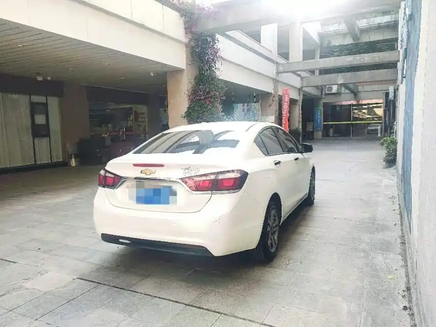 Chevrolet Cruze 2015 1.4T DCG Luxury Edition фото 10