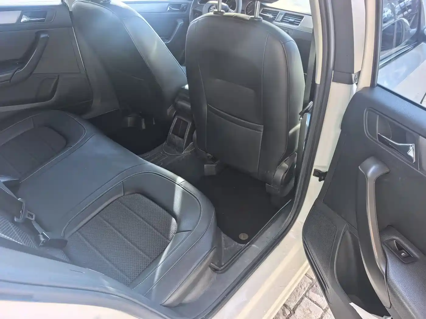 Škoda Skoda Rapid Spaceback 2016 Facelift 1.6L Automatic Innovation Edition фото 13