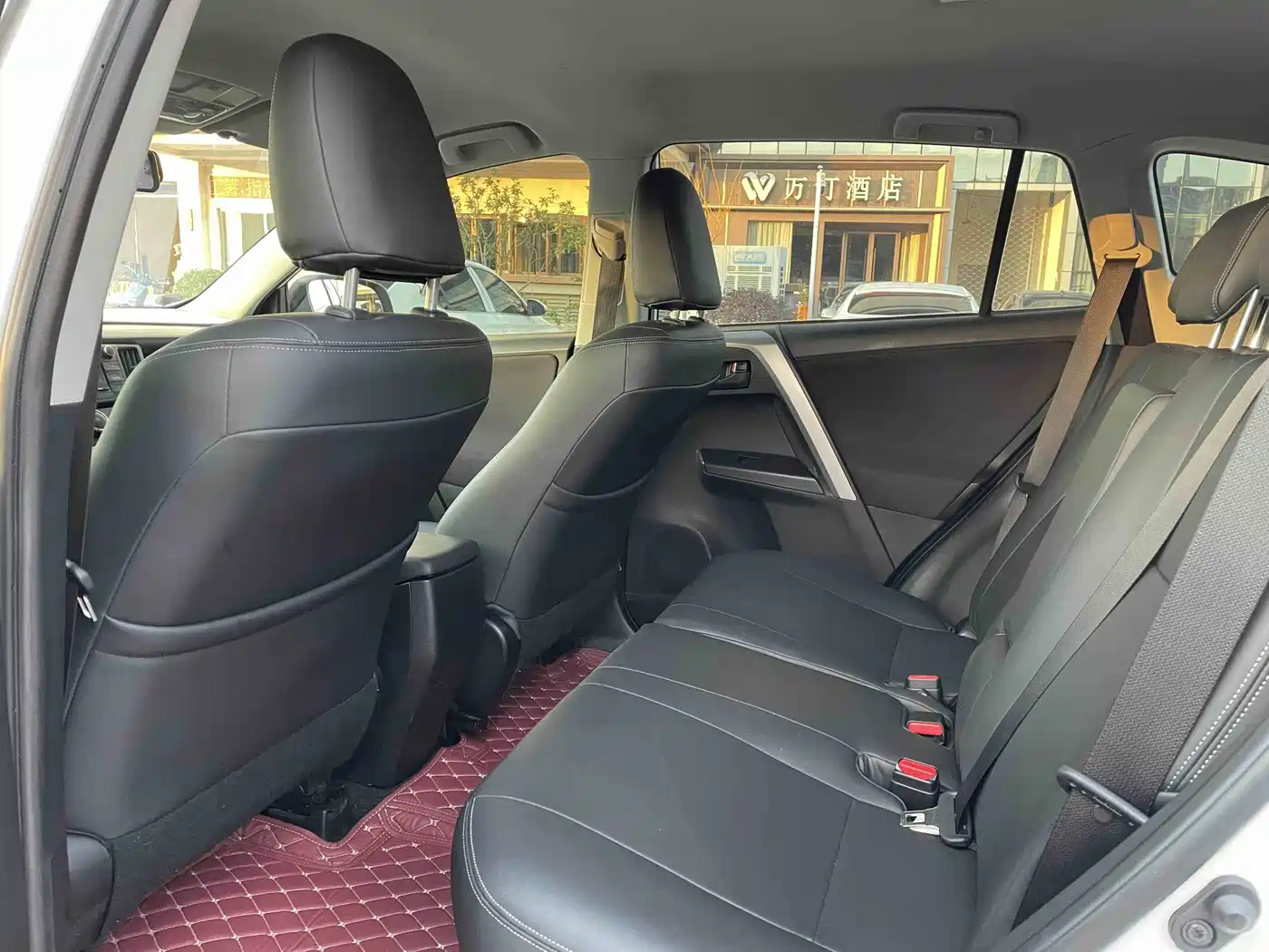 Toyota RAV4 Rongfang 2016 2.0L CVT 2WD Urban (China V) фото 8