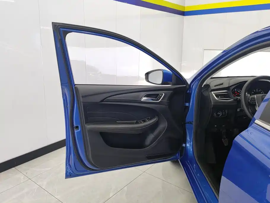 Фото 7 - Roewe i5