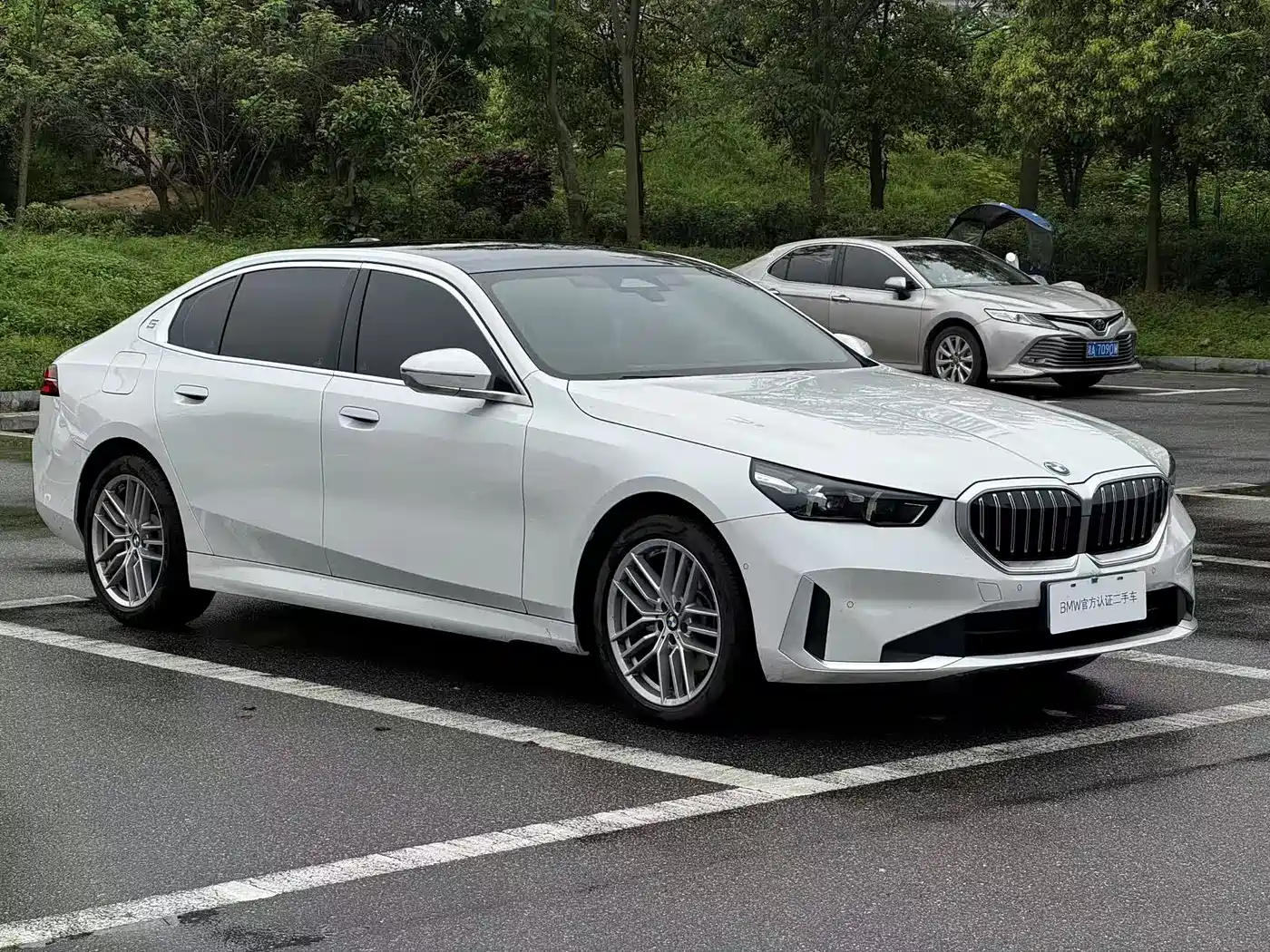 BMW 5 Series 2025 525Li Luxury Package фото 4