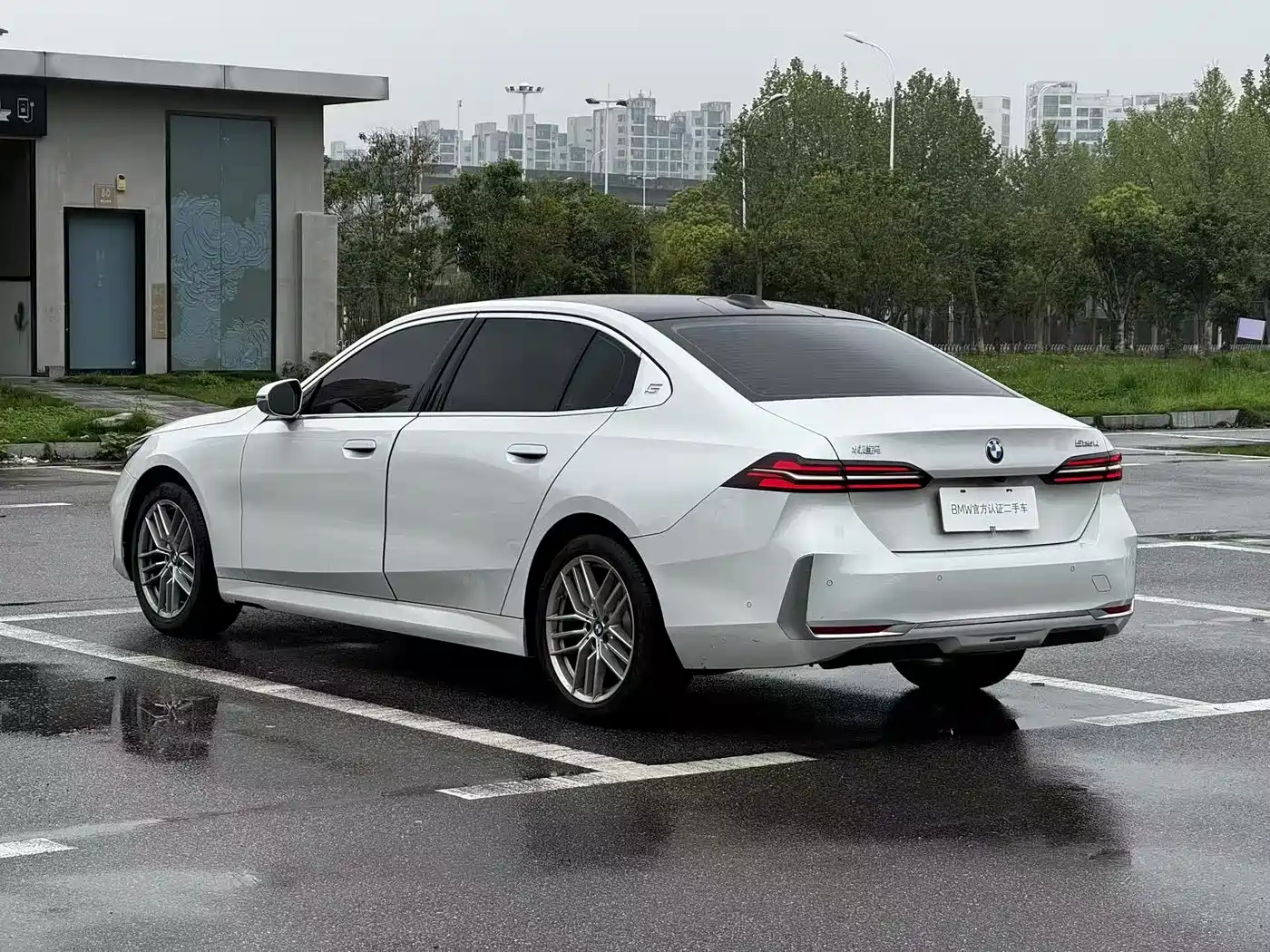 BMW 5 Series 2025 525Li Luxury Package фото 3