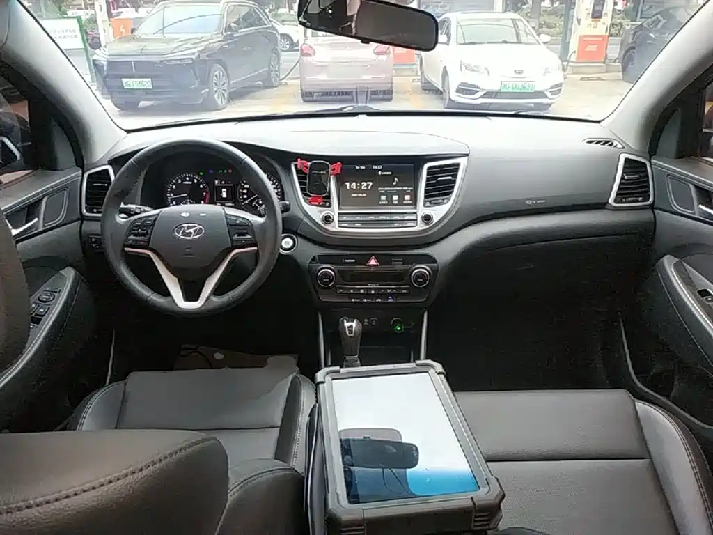 Hyundai Tucson 2018 1.6T DCT 2WD 15th Anniversary Special Edition фото 10