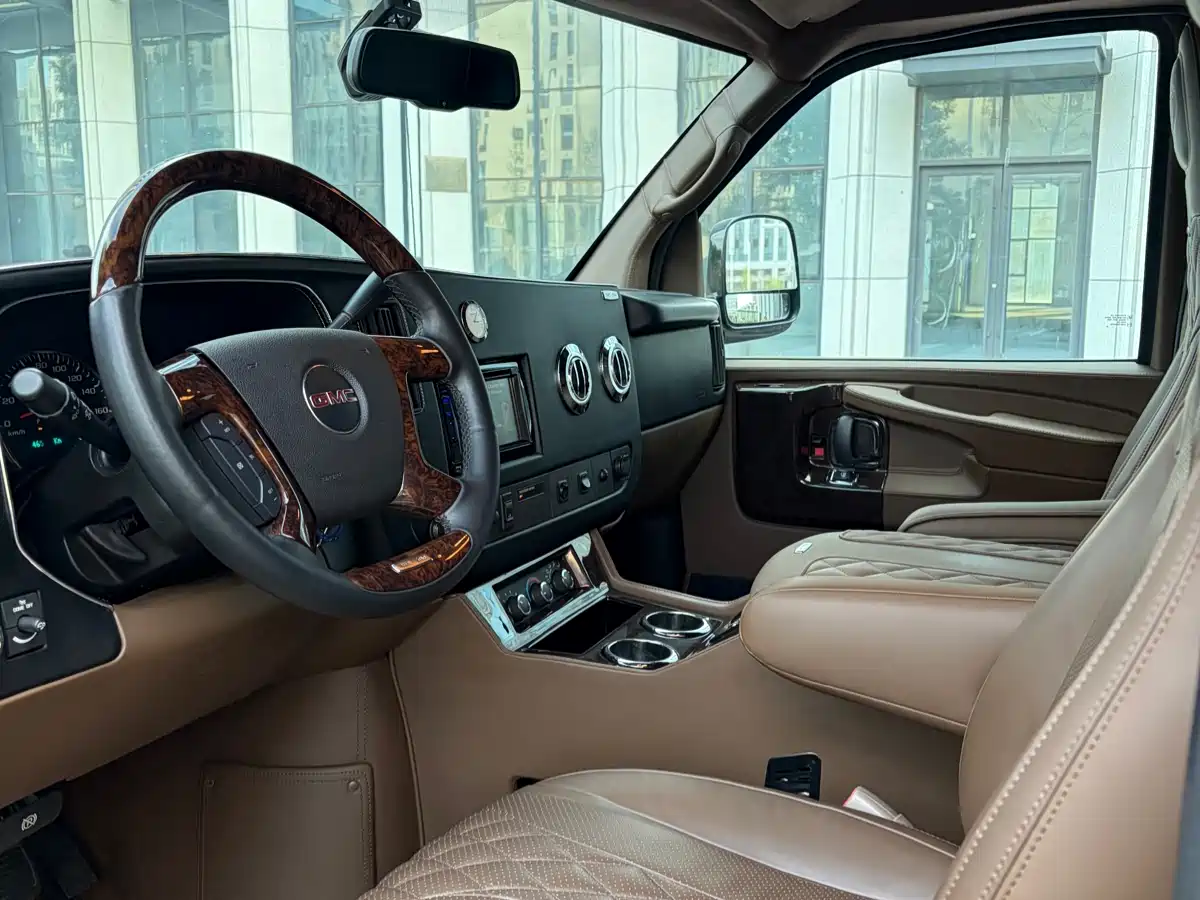 GMC Savana 2017 2017 6.0L G760S Elegance Imperial Edition